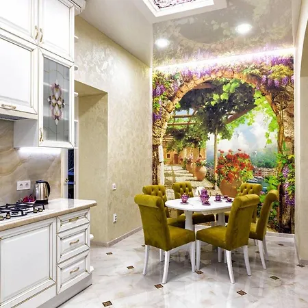 Rynok Square City Center Two Bedroom Apartment! 利沃夫 外观 照片