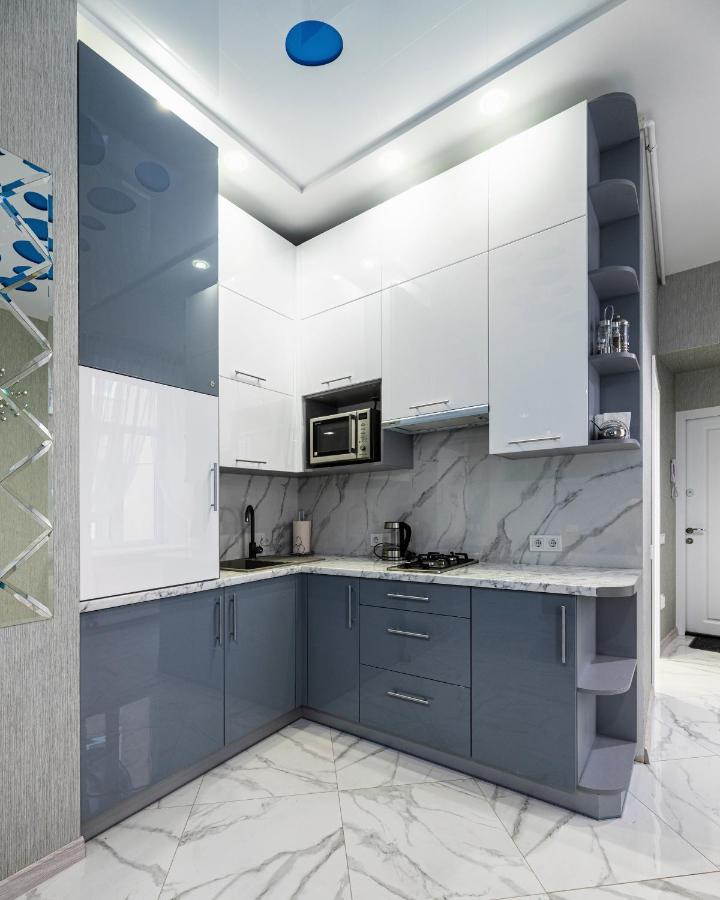 Rynok Square Center Two Bedroom Apartment! Lemberg