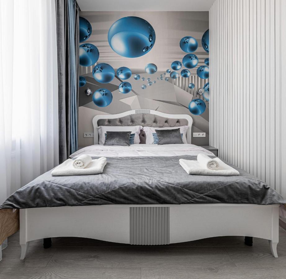 Rynok Square Center Two Bedroom Apartment! * Lemberg