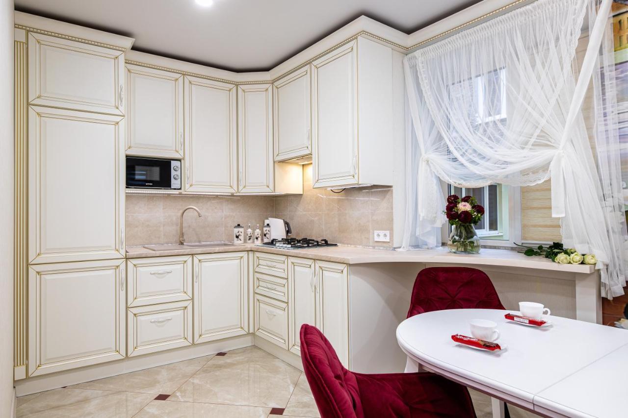 Rynok Square Center Two Bedroom Apartment! Lemberg