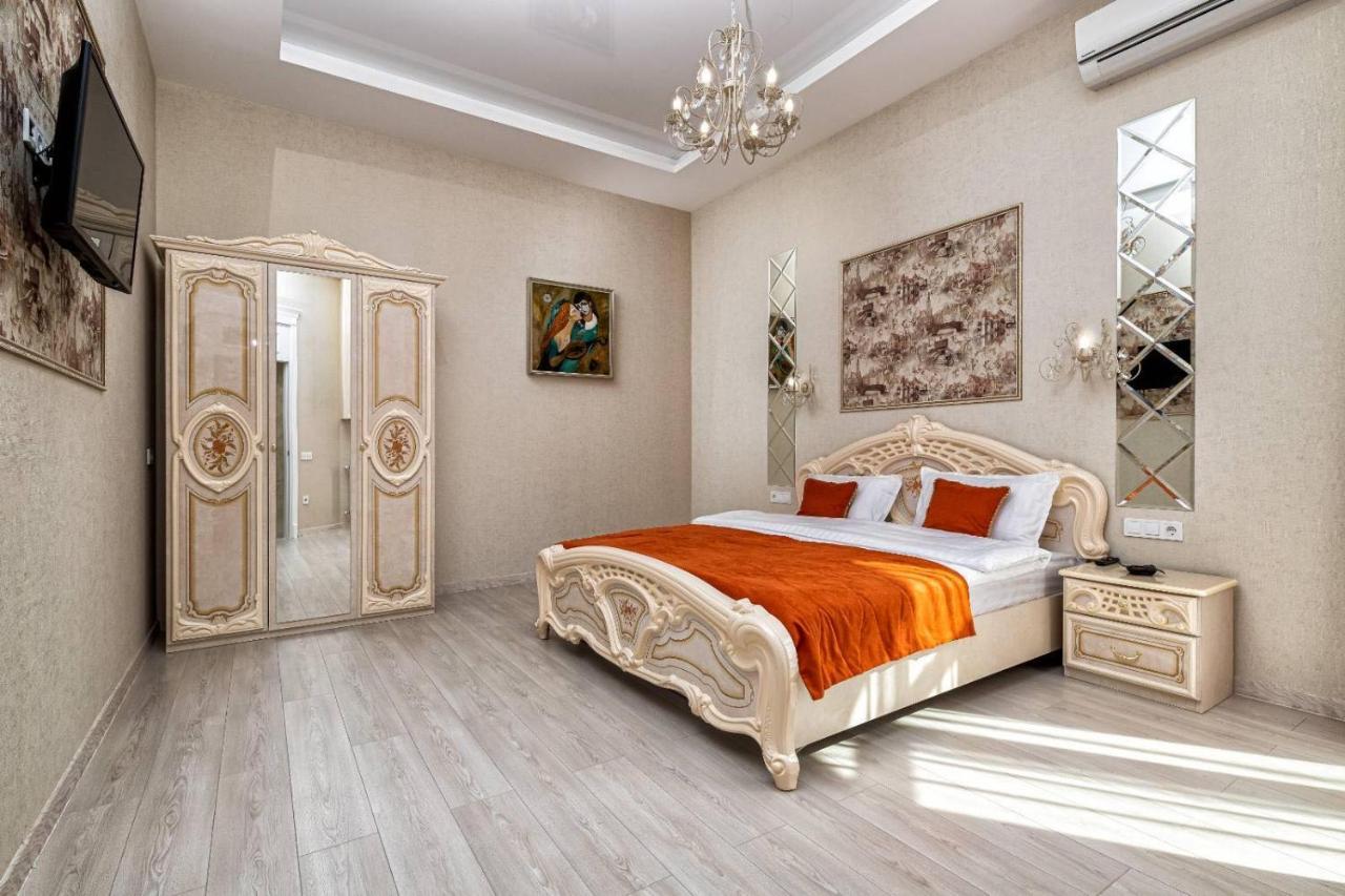 Rynok Square Center Two Bedroom Apartment! Apartment