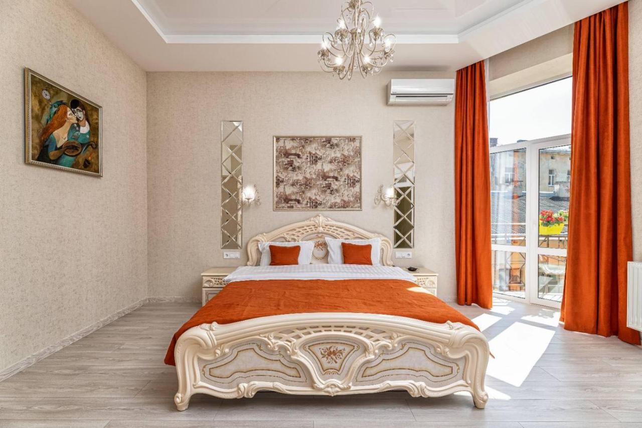 Apartment Rynok Square Center Two Bedroom Apartment! Lemberg