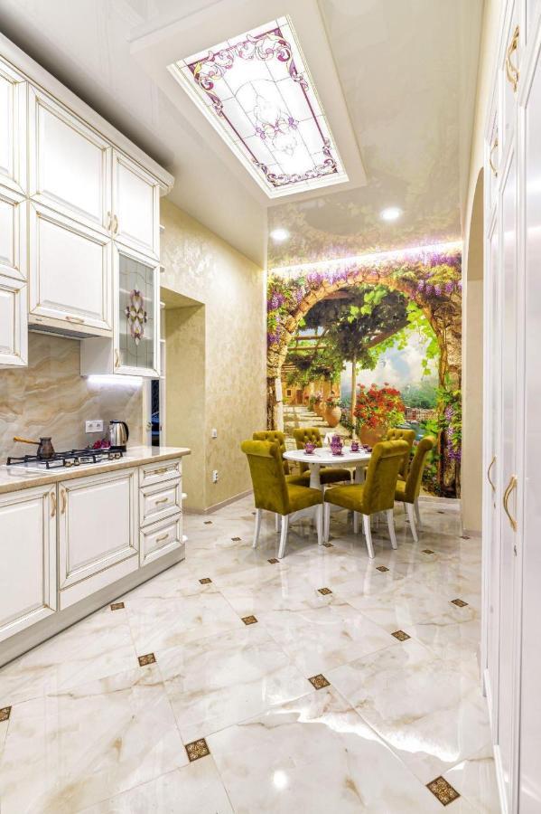 Apartment Rynok Square Center Two Bedroom Apartment! Lemberg