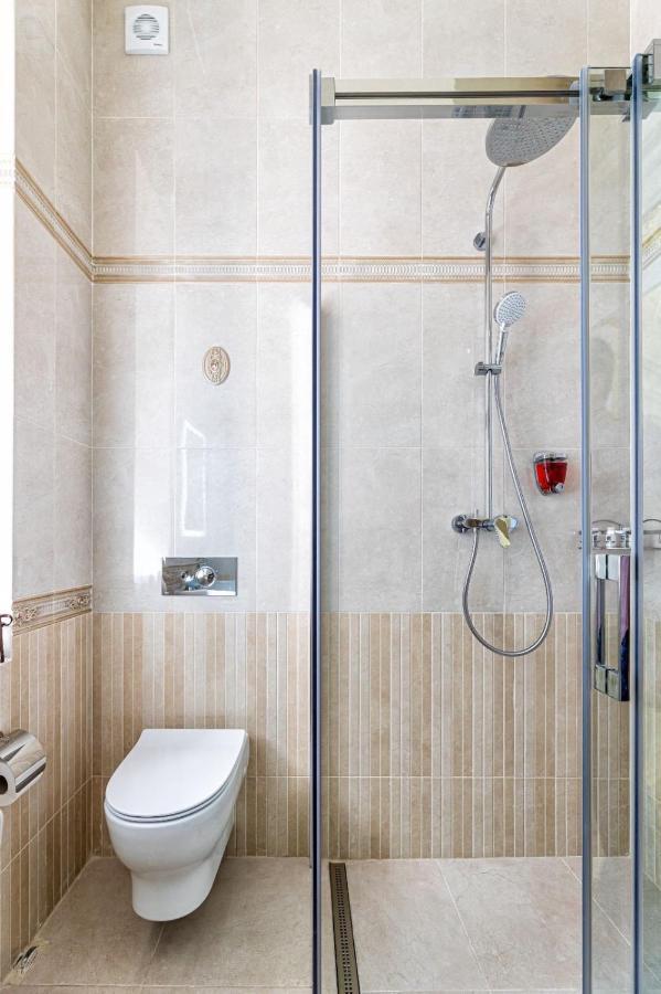 Apartment Rynok Square Center Two Bedroom Apartment! Lemberg