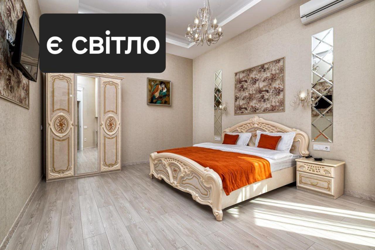 Rynok Square Center Two Bedroom Apartment! Lemberg