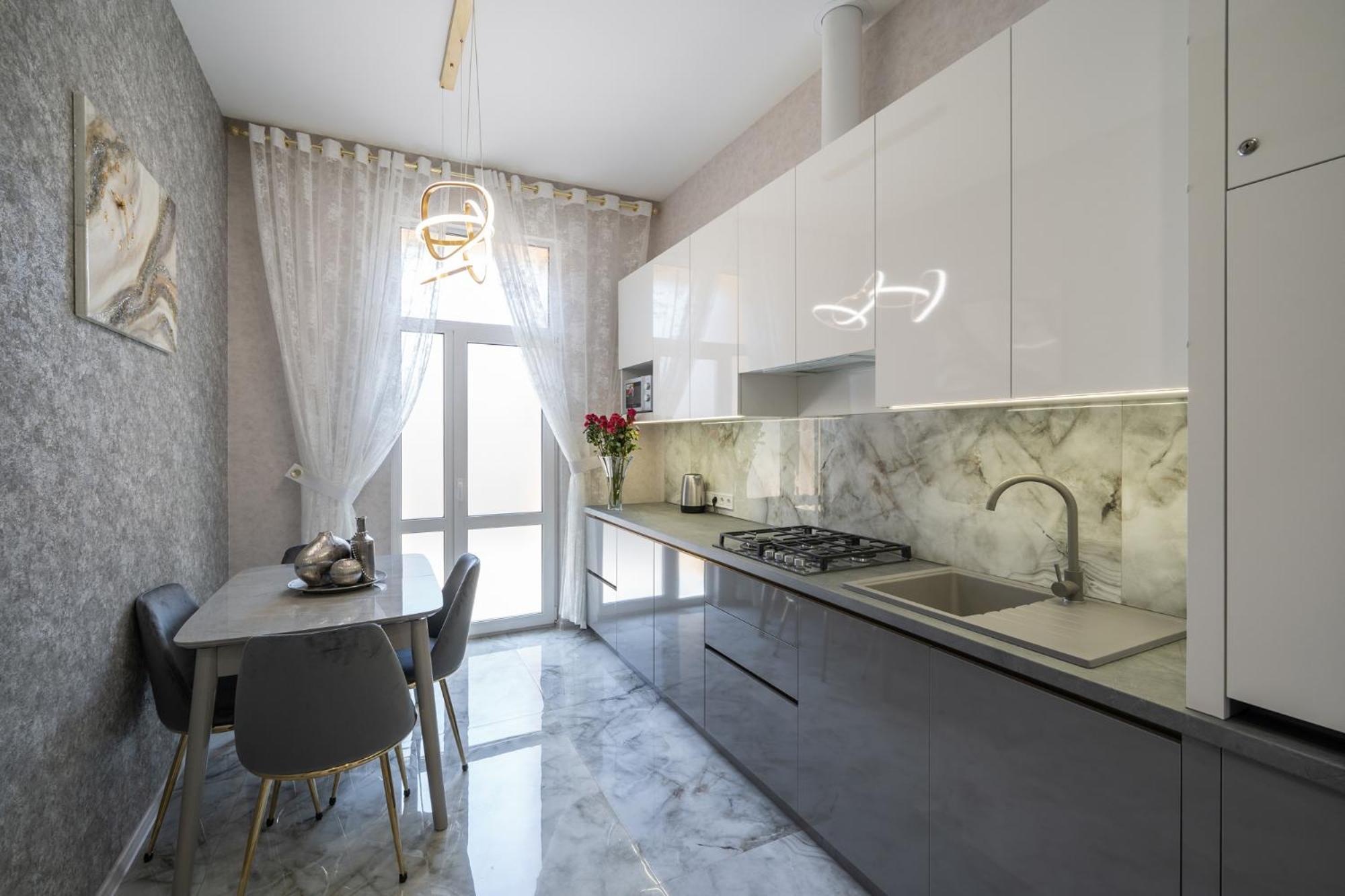 Rynok Square Center Two Bedroom Apartment! * Lemberg