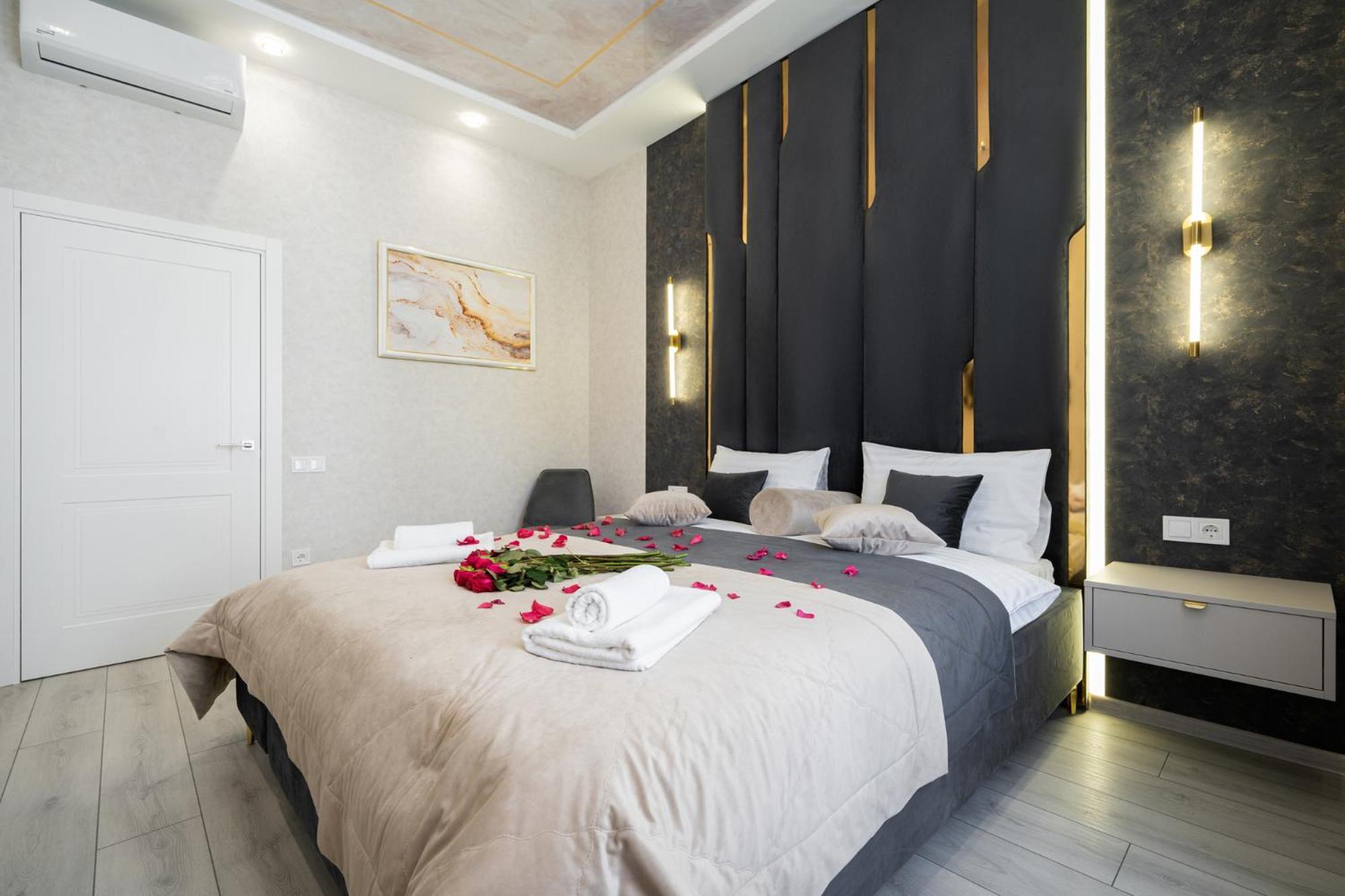 Rynok Square Center Two Bedroom Apartment! Apartment *