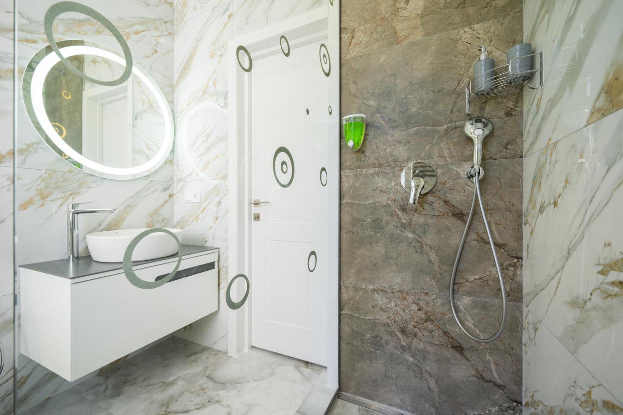 Apartment Rynok Square Center Two Bedroom Apartment! *